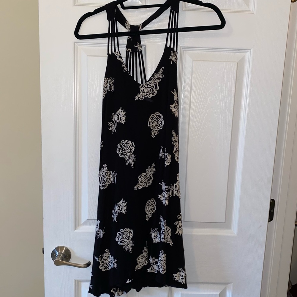 Black & white floral embroidered dress size Medium